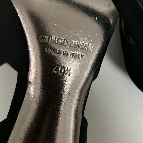 GIORGIO ARMANI BLACK SATIN FLOWER POINTED TOE HARDWARE PUMPS SIZE 40 1/2 - Picture 6 of 9